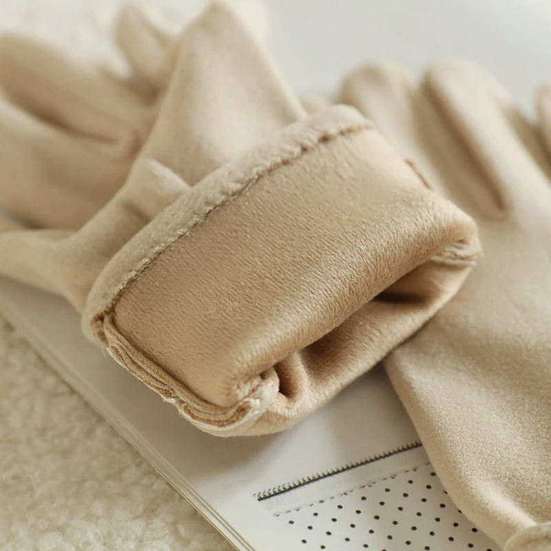 Women's Pair of Warm Gloves