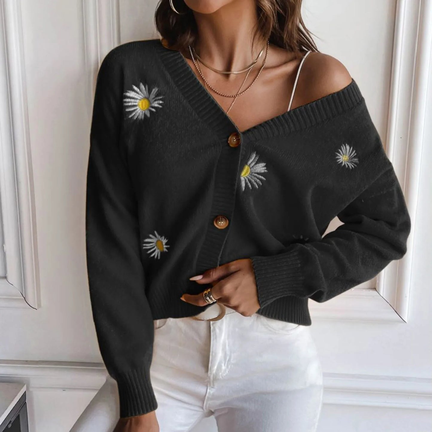 Small Chrysanthemum Embroidered Sweater