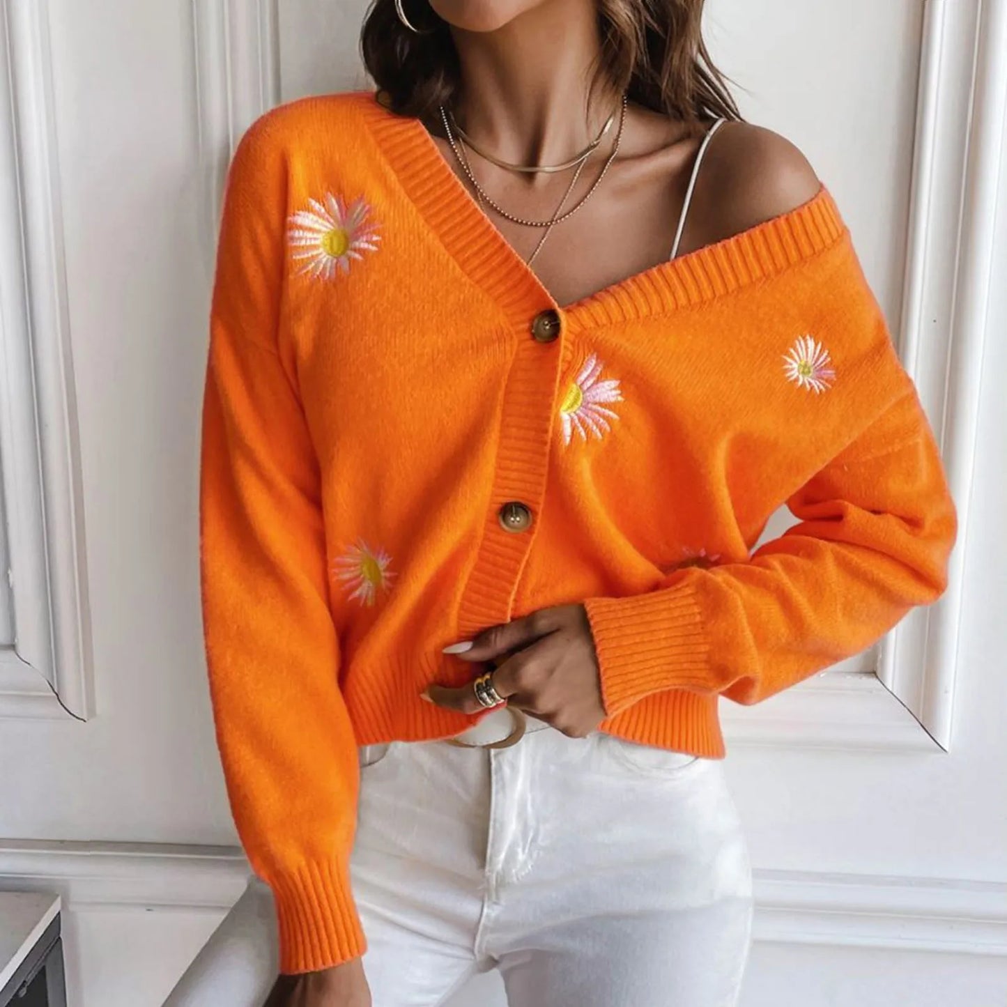 Small Chrysanthemum Embroidered Sweater