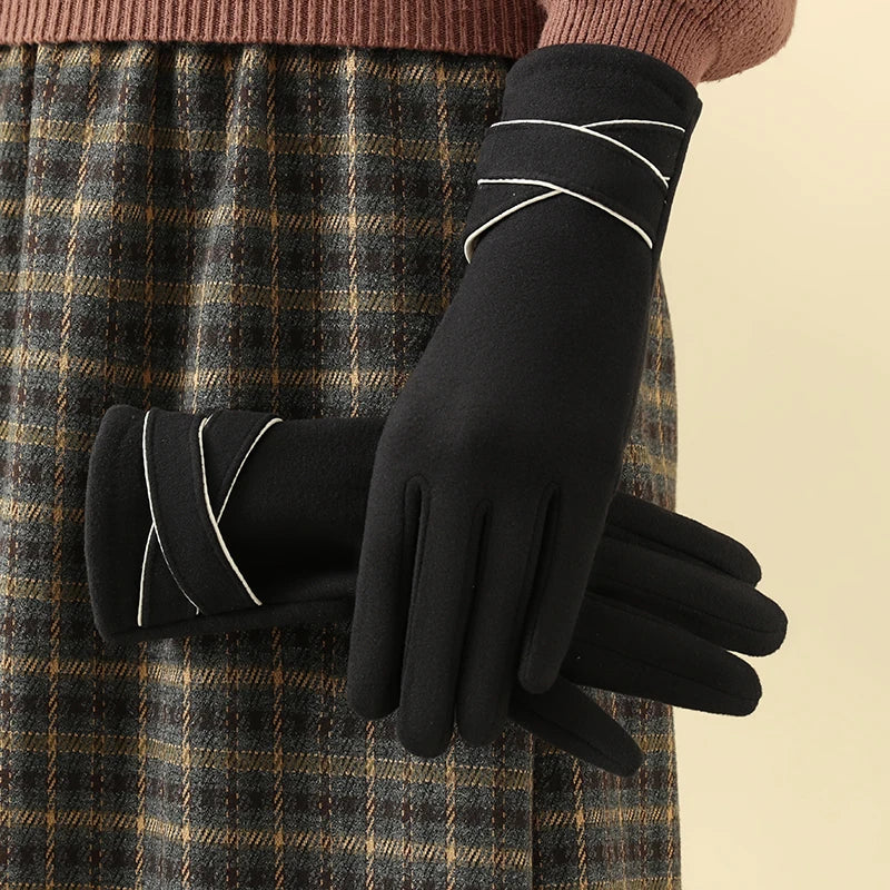 Women's Pair of Warm Gloves