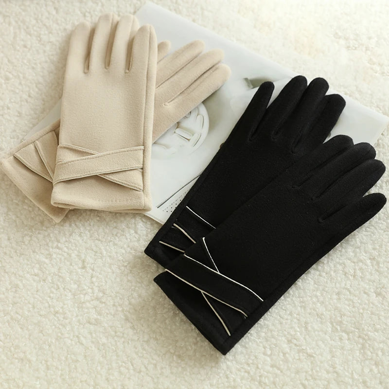 Women's Pair of Warm Gloves